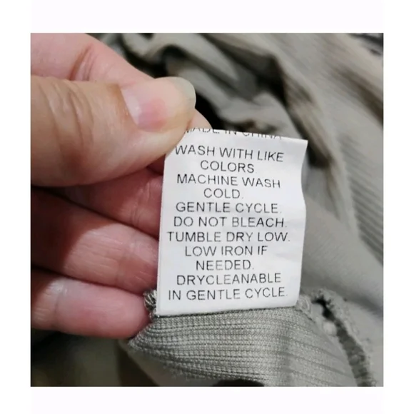 SHEIN Tan Long Sleeve with Star - Picture 4 of 7